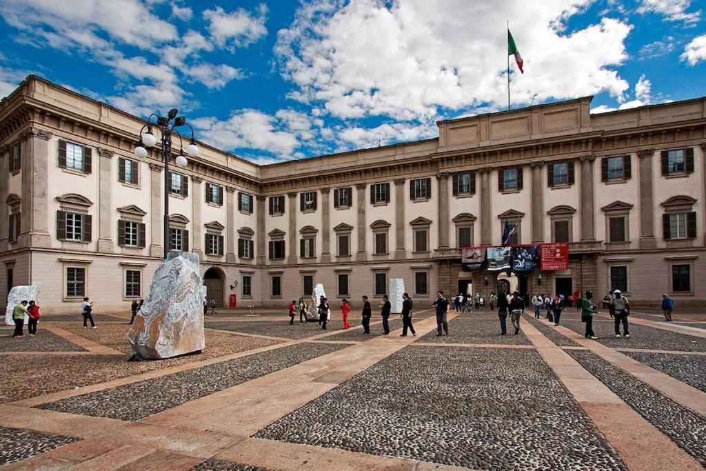 Duomo-San Babila-Tribunale Wifi-Netflix Milão Exterior foto